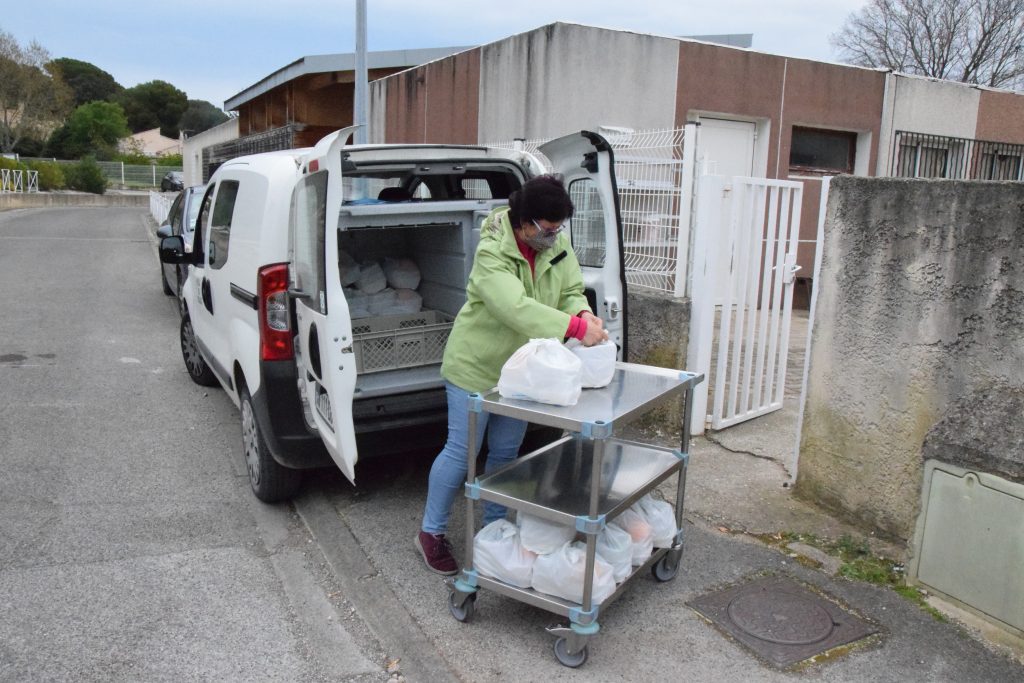 Séniors : quand récupérer son colis de Noël ? - Ville de Velaux